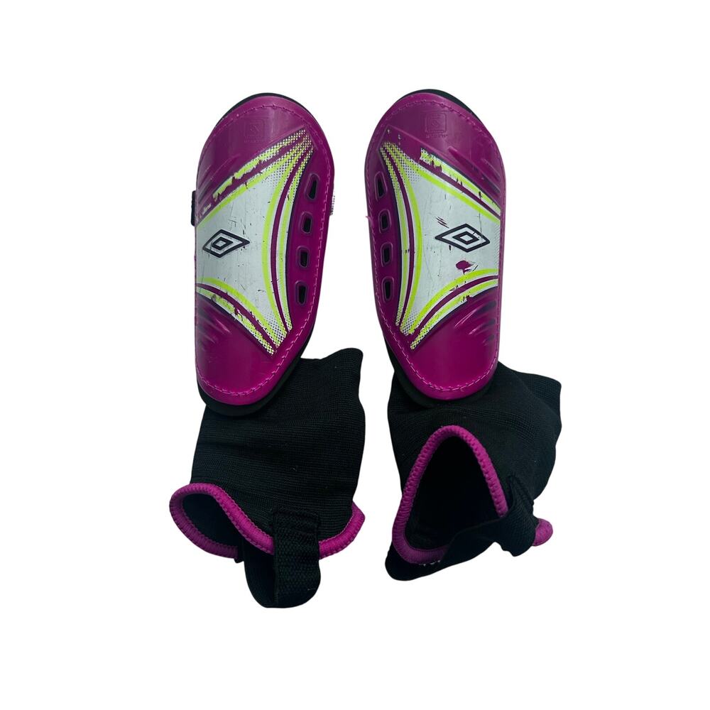 Umbro Girls Soccer Shin Guards - Size Medium